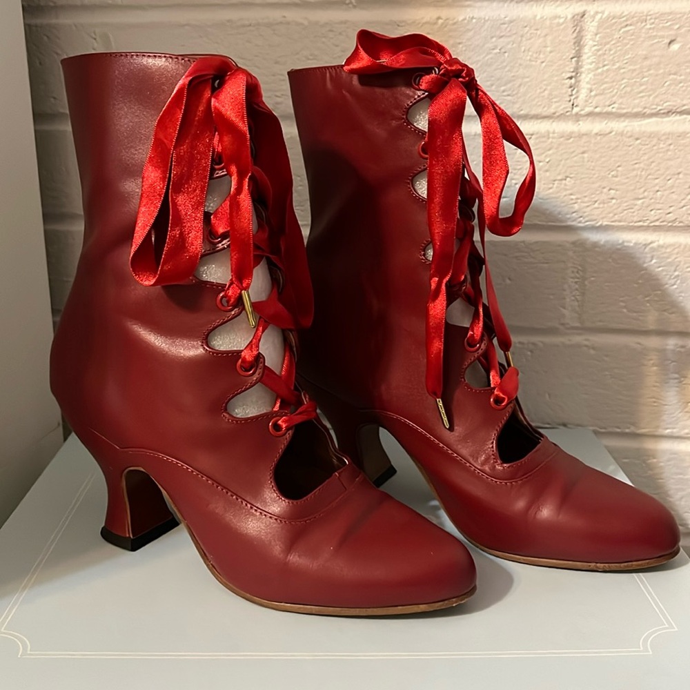 EUC American Duchess Tango boots